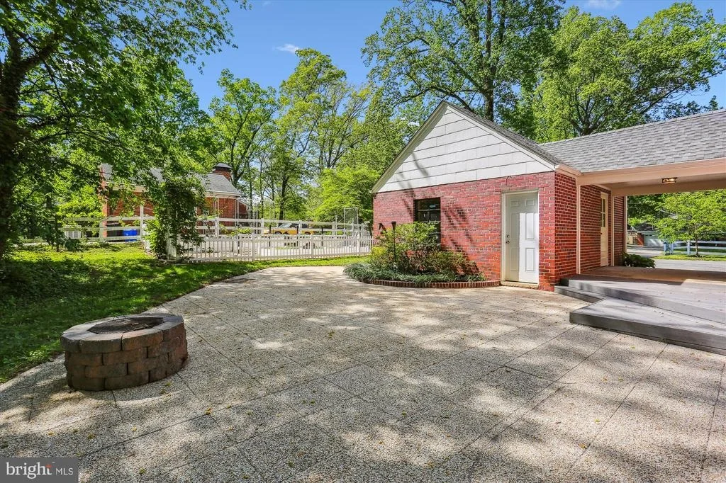 Photo of 813 MIDLAND ROAD