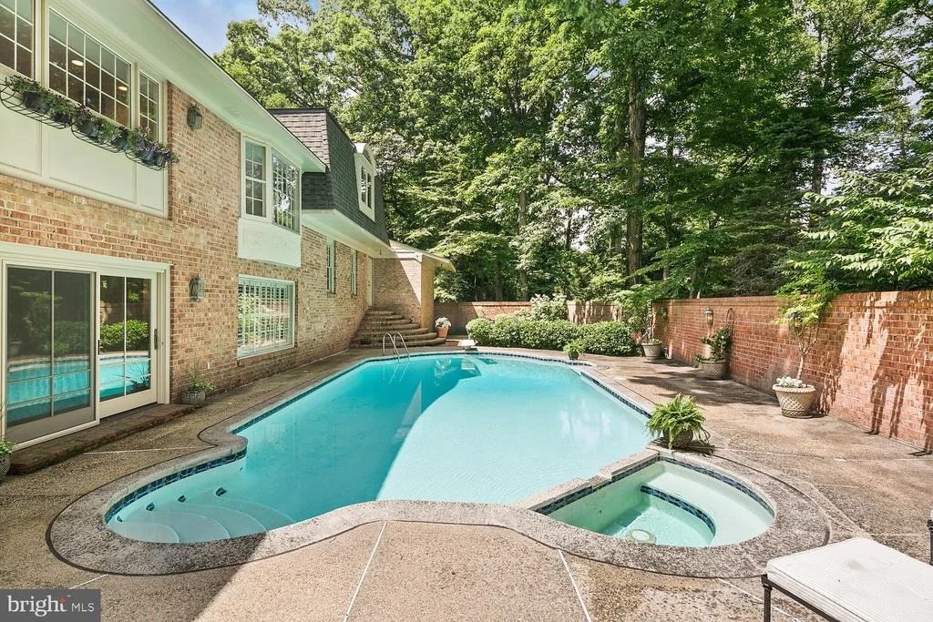 Photo of 1613 FOREST LANE