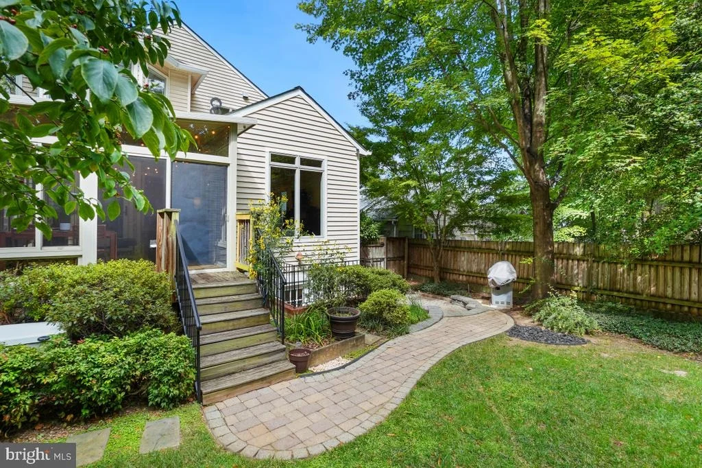 Photo of 412 SILVER SPRING AVENUE