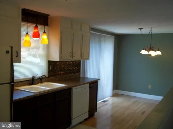 Photo of 27 E STREET E