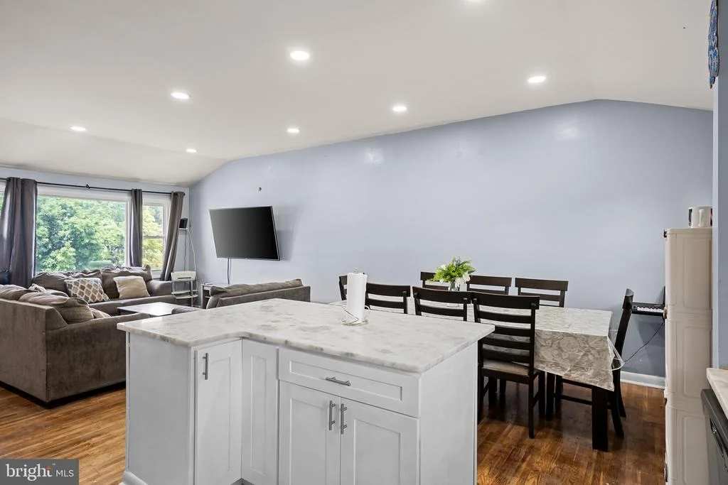 Photo of 200 HENDRICKSON
