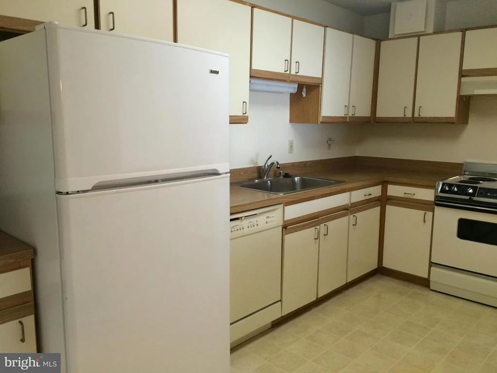 Photo of Unit 2809 at 15107 INTERLACHEN DRIVE