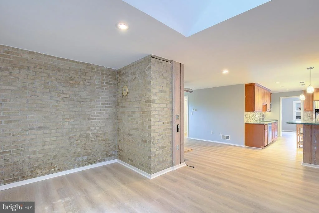 Photo of 349 ARBUTUS DRIVE