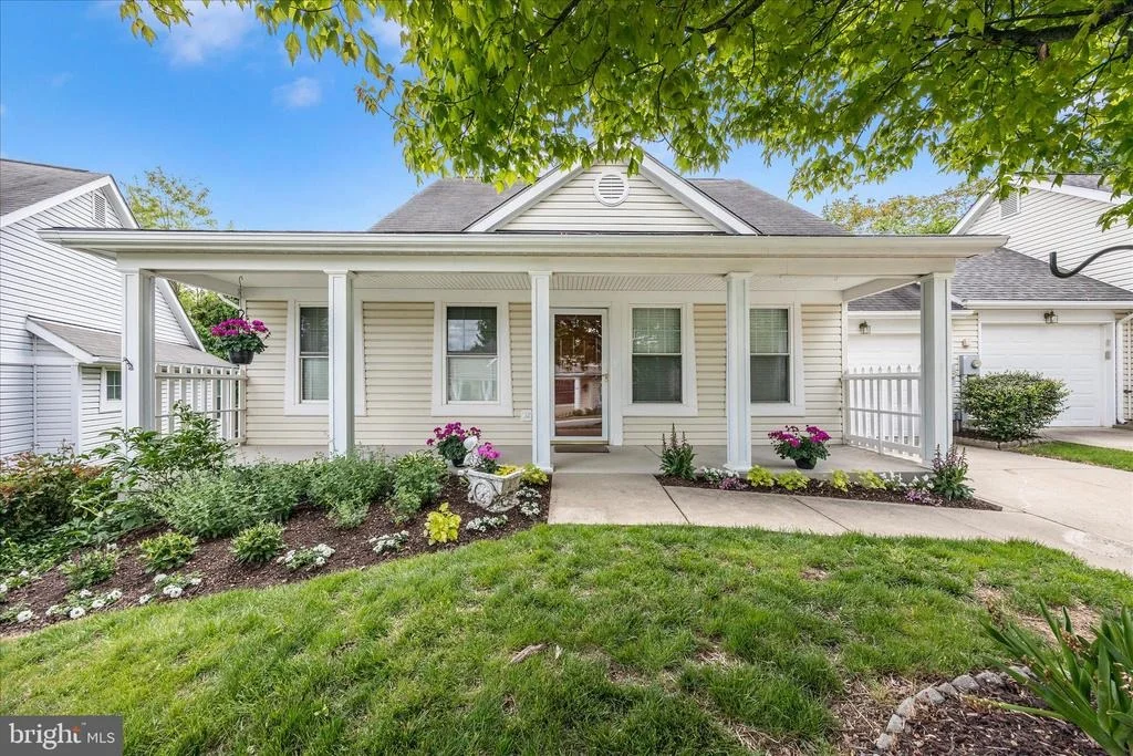 Photo of 1007 PARADE LANE
