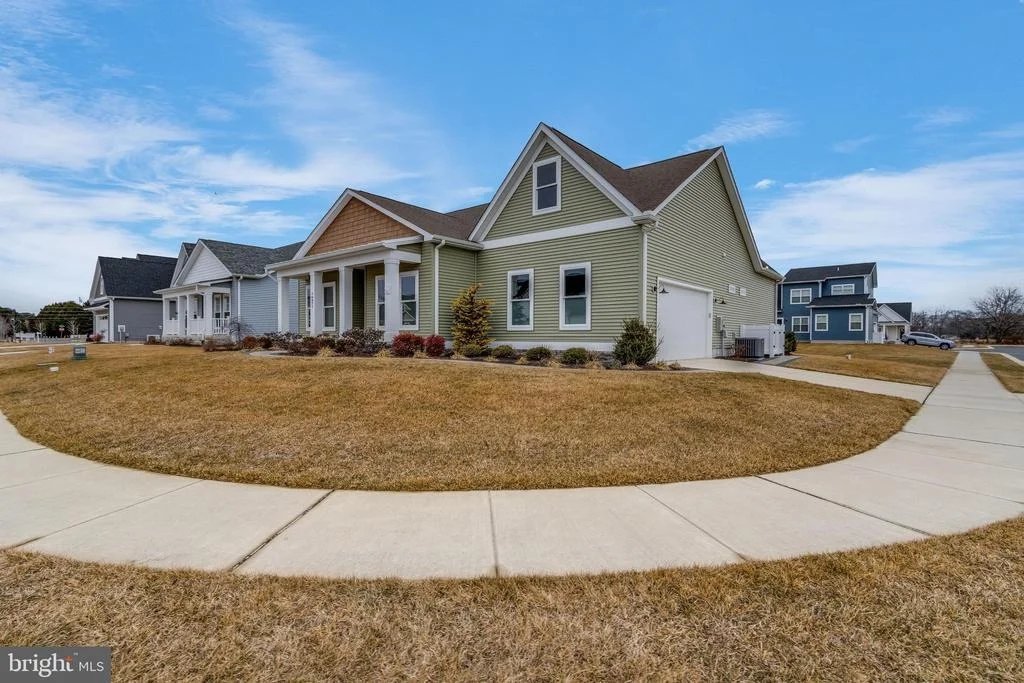 Photo of 16471 FOUR LEAF DRIVE