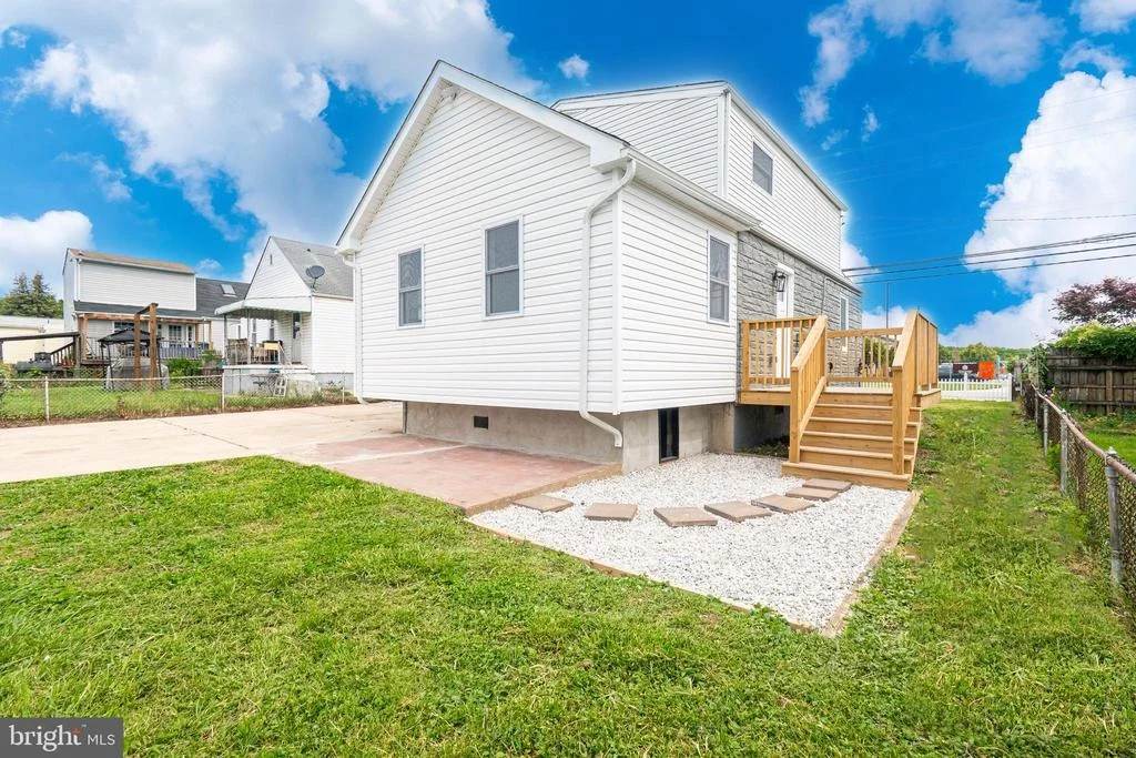Photo of 1219 N POINT ROAD