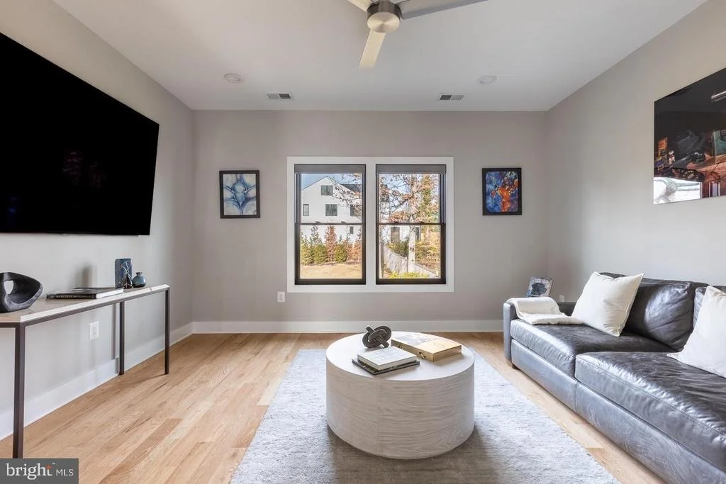 Photo of 6884 CHURCHILL ROAD