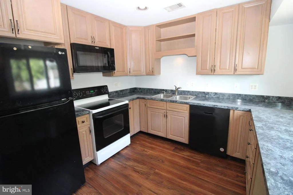 Photo of 439 CENTER STREET