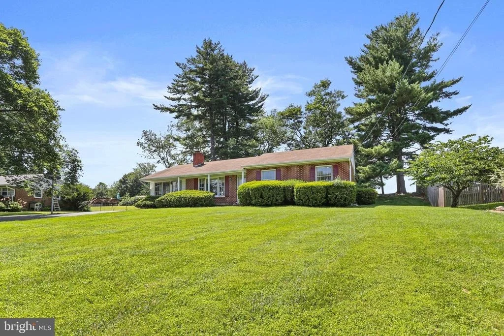Photo of 24128 DOREEN DRIVE