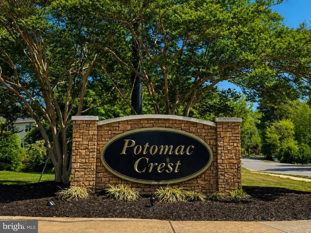 Photo of 19237 POTOMAC CREST DRIVE