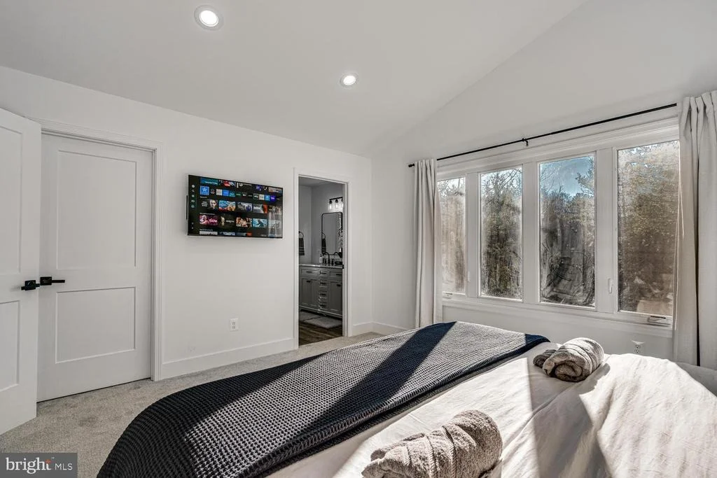 Photo of 1355 GREENVIEW DRIVE