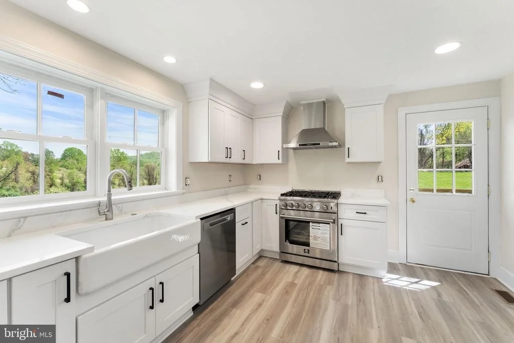 Photo of 11066 MORELAND ROAD