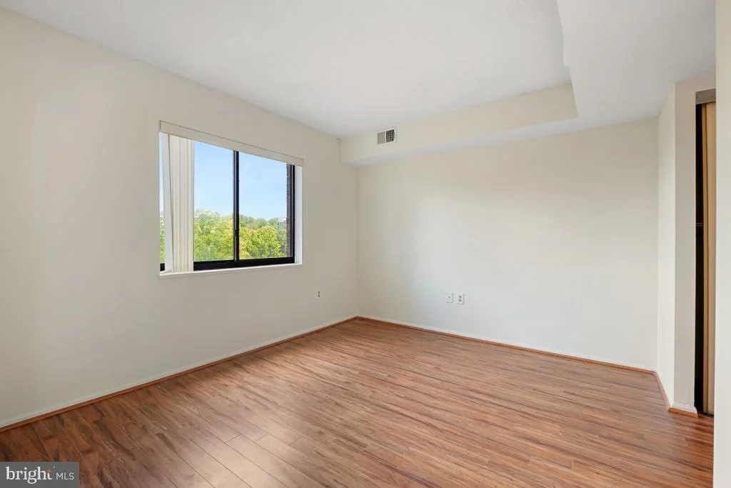 Photo of Unit 1724 at 15101 INTERLACHEN DRIVE