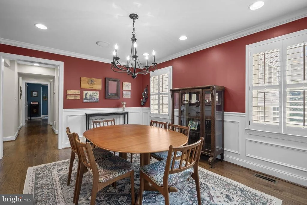 Photo of 710 WOODSIDE PARKWAY