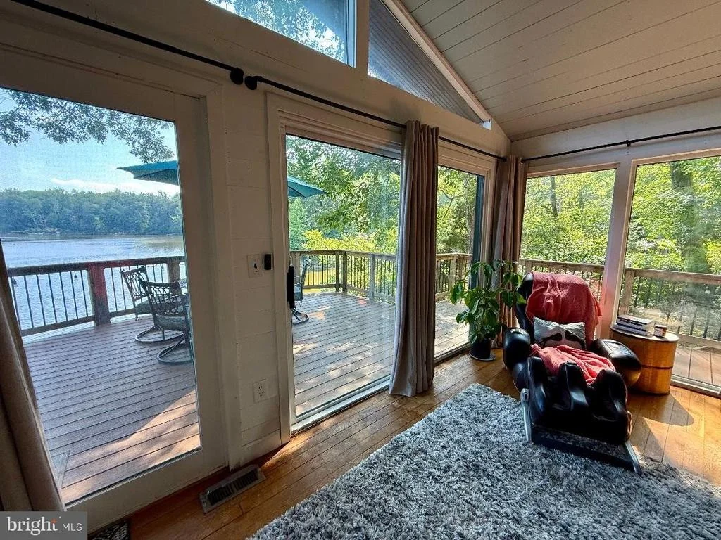 Photo of 8389 HIGHVIEW STREET