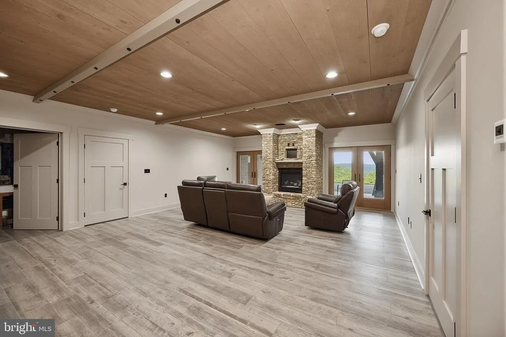 Photo of 415 NAZELROD ROAD