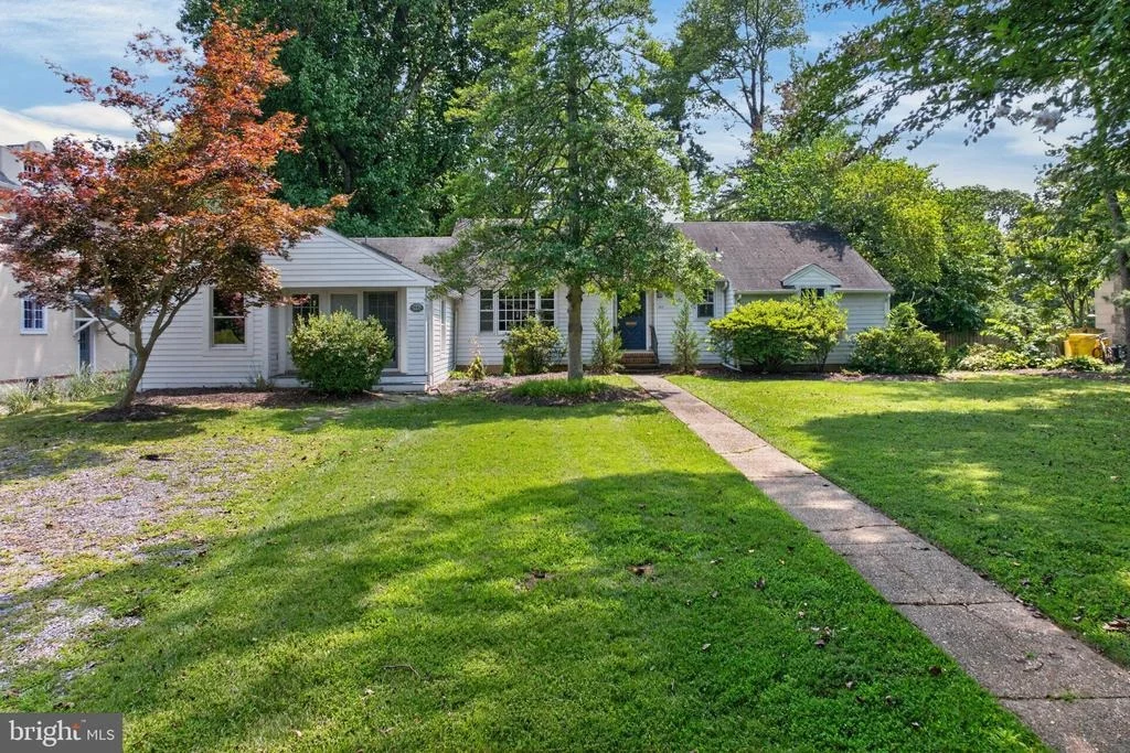 Photo of 111 WARDOUR DRIVE