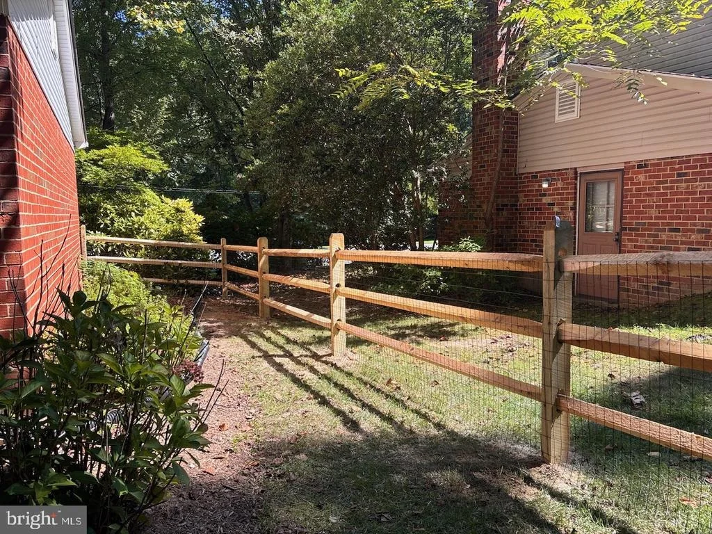 Photo of 6710 SYDENSTRICKER ROAD