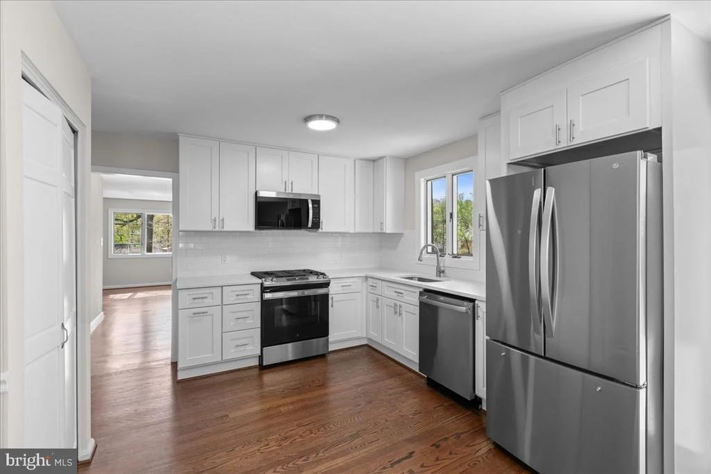 Photo of 5517 SOUTHAMPTON DRIVE