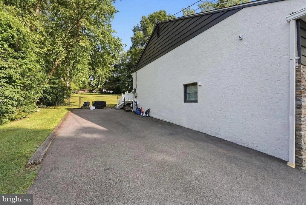 Photo of 607 MCKEAN ROAD