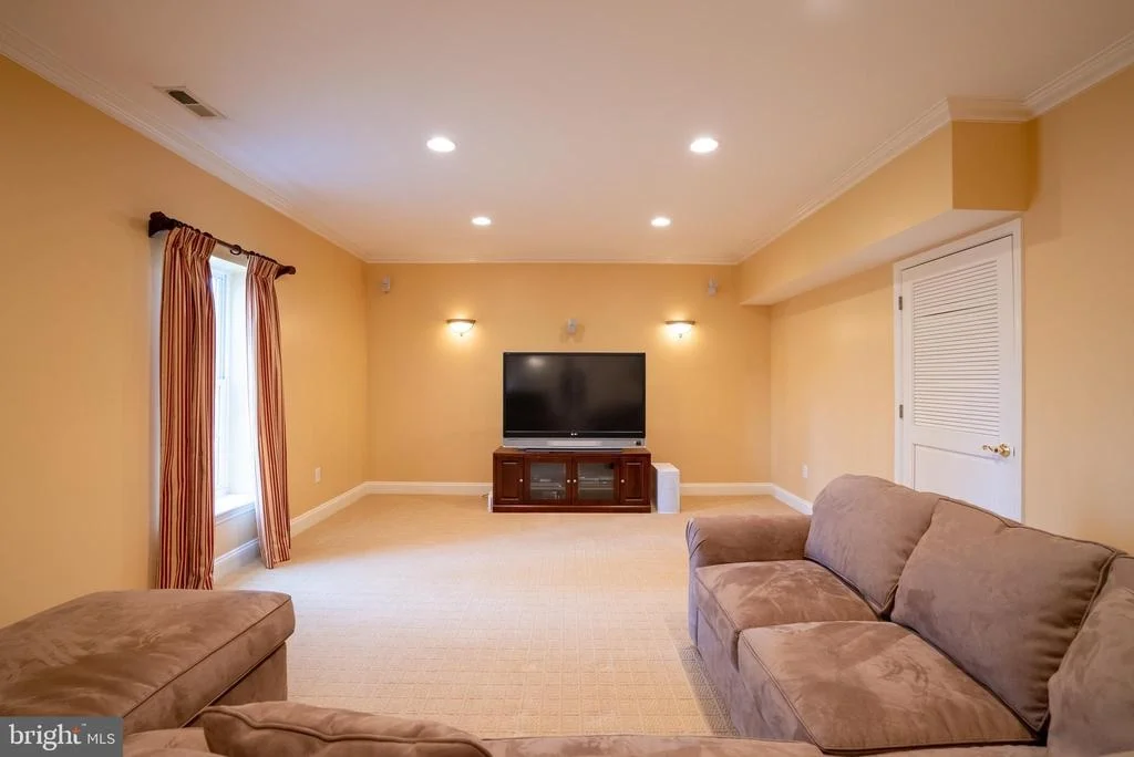 Photo of 10419 WHITE COURT