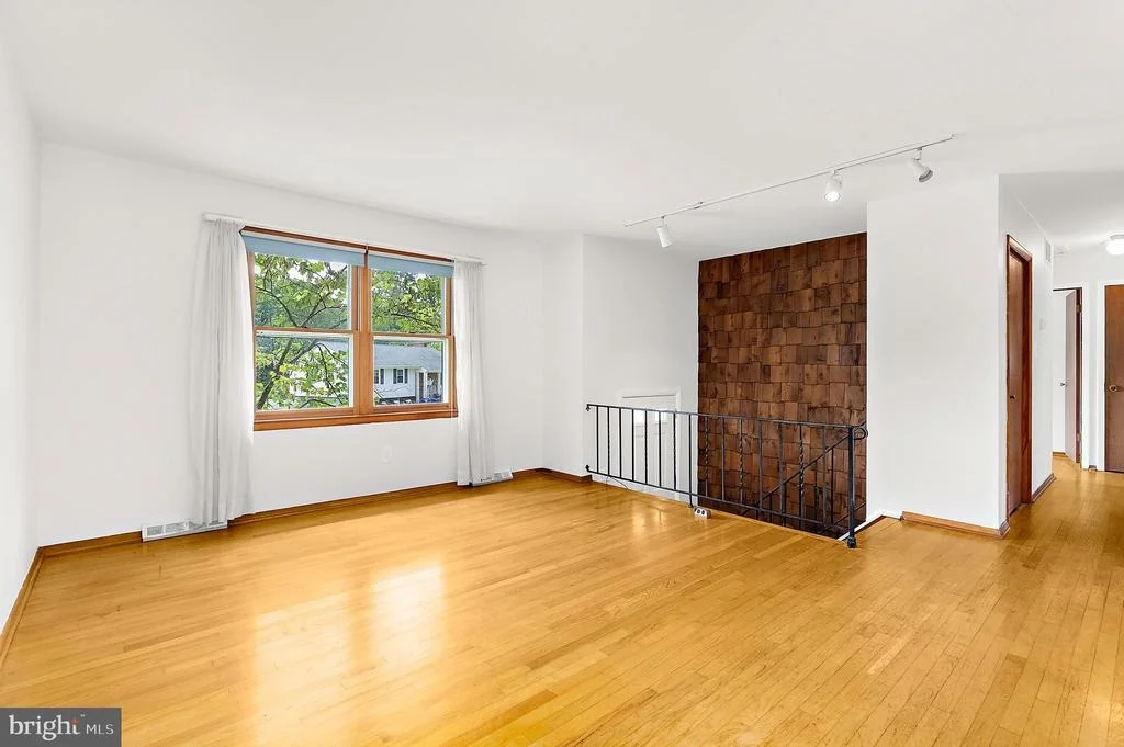 Photo of 130 CIRCLE ROAD