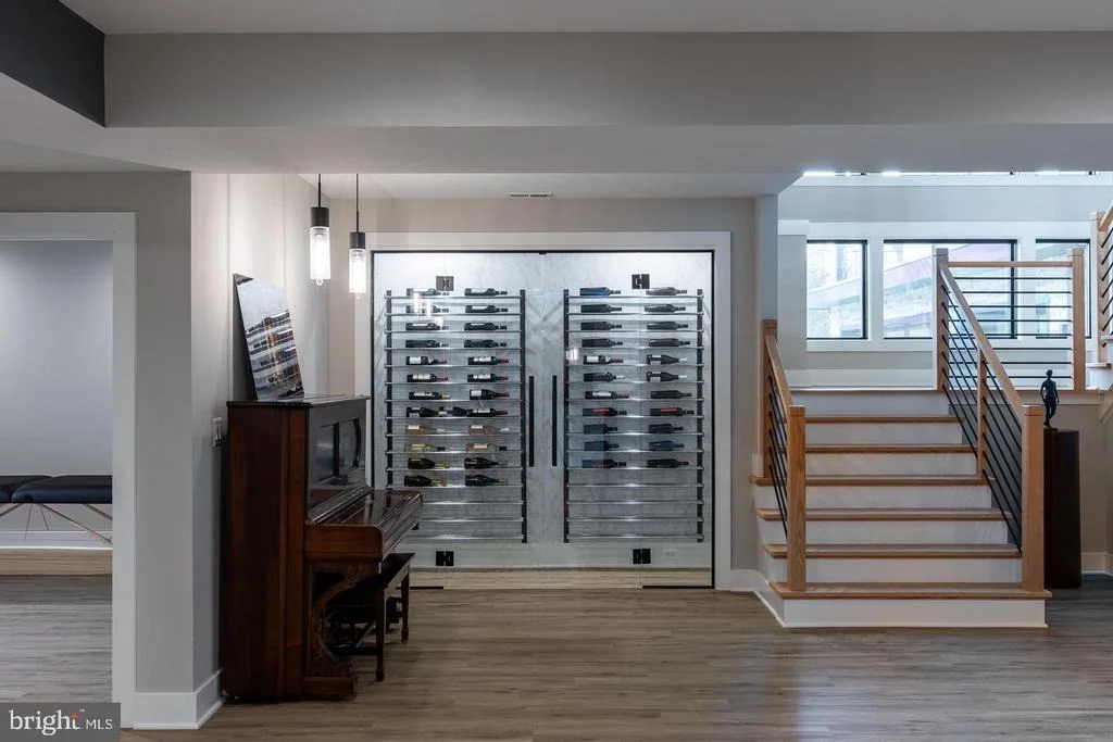 Photo of 6884 CHURCHILL ROAD