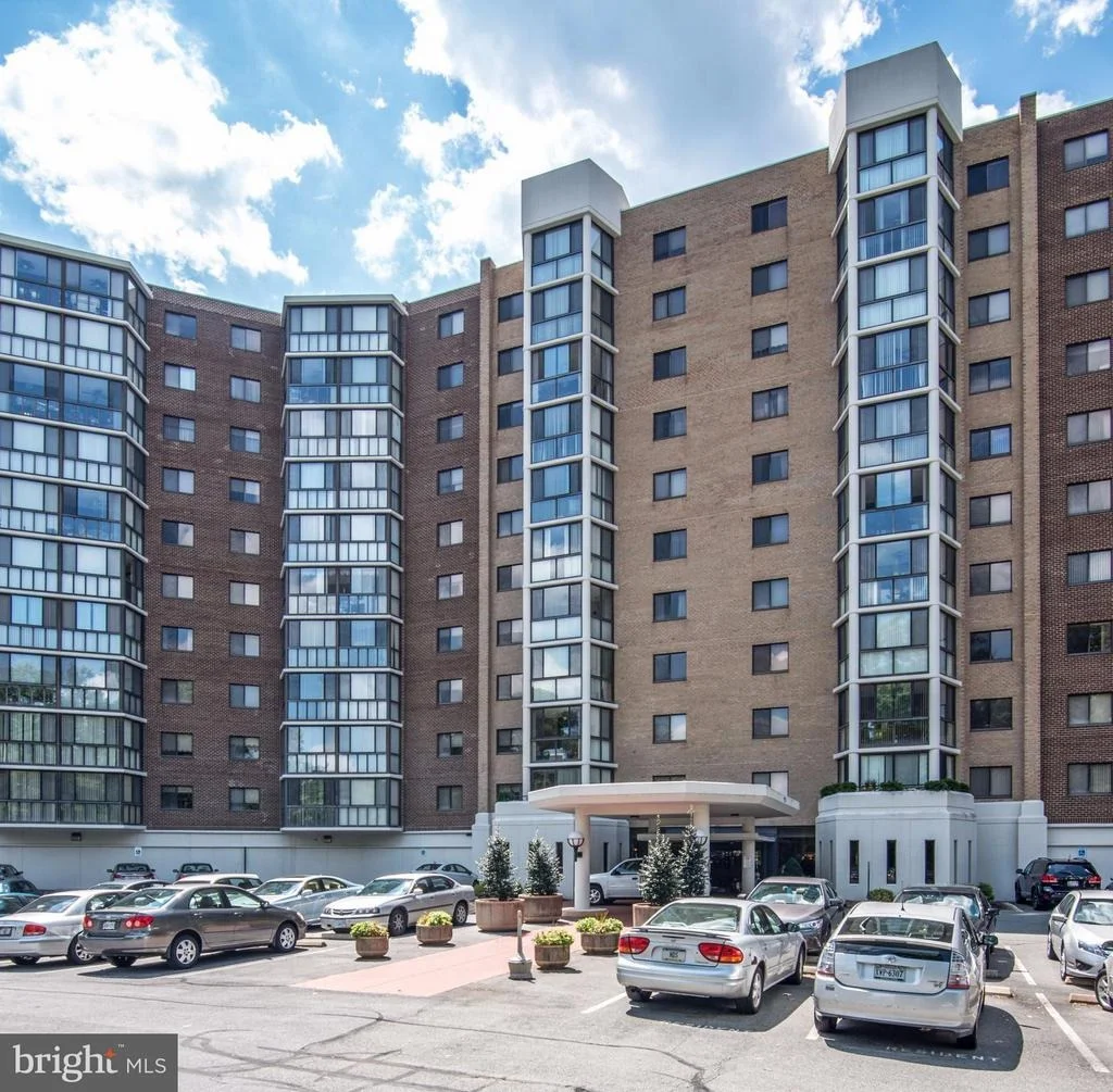 Photo of Unit 3321 at 15115 INTERLACHEN DRIVE
