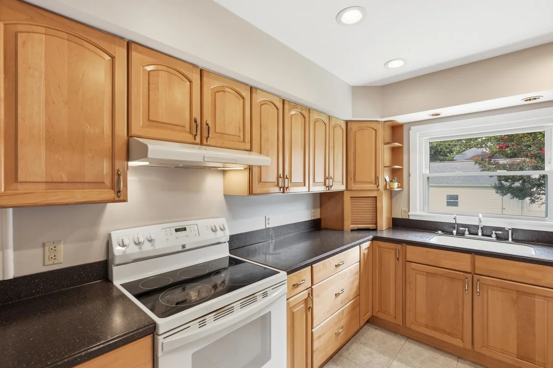 Photo of 727 N GOVERNORS AVENUE