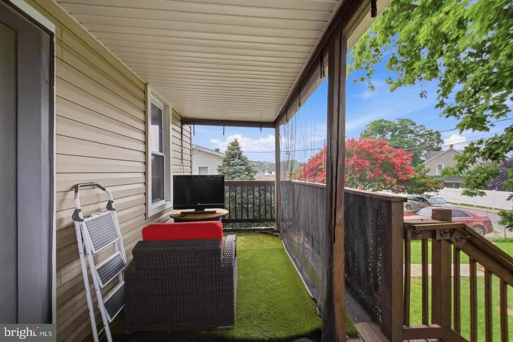 Photo of 1742 LESLIE ROAD