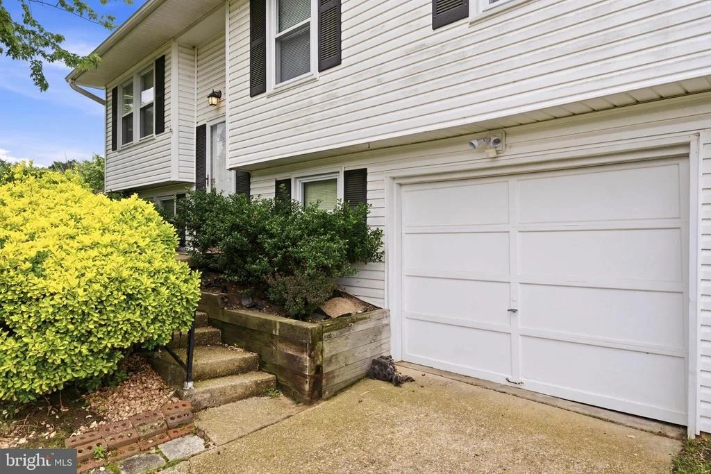 Photo of 215 COMPTON ROAD