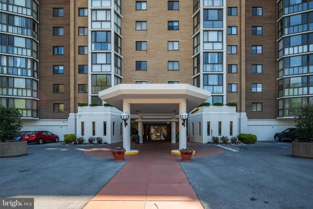 Photo of Unit 4521 at 15100 INTERLACHEN DRIVE