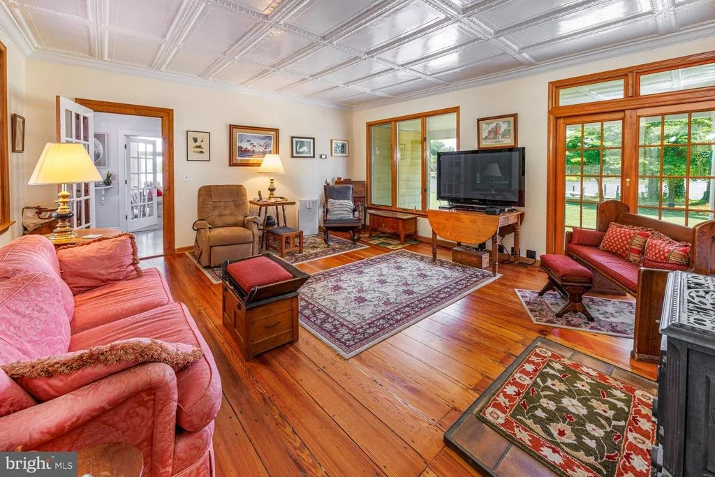 Photo of 2208 HORNS POINT ROAD