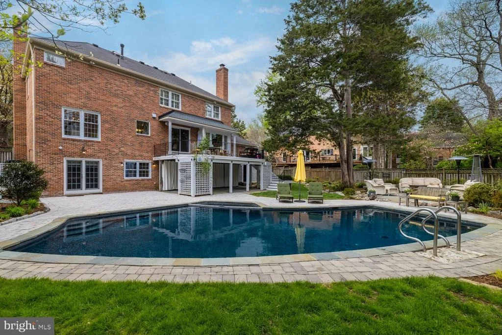 Photo of 1205 SUFFIELD DRIVE