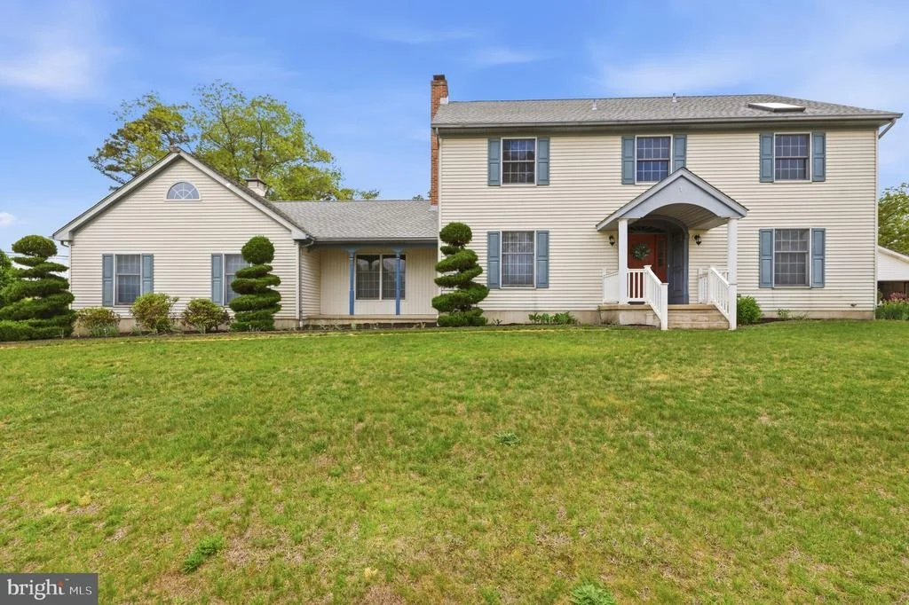 Photo of 1 MOSS VIEW LANE