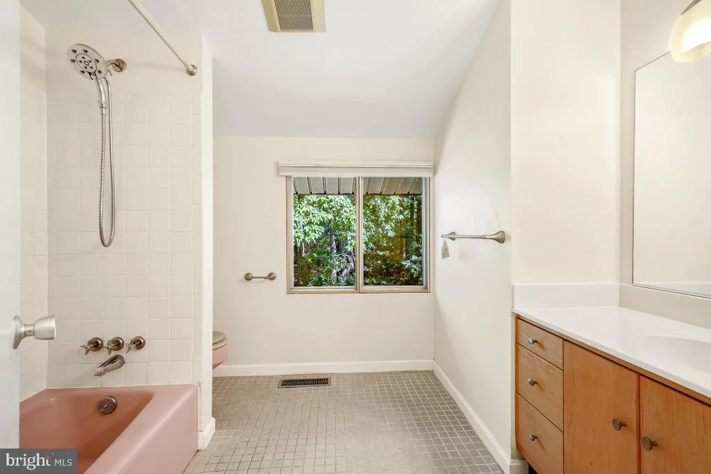 Photo of 8545 PINEWAY COURT