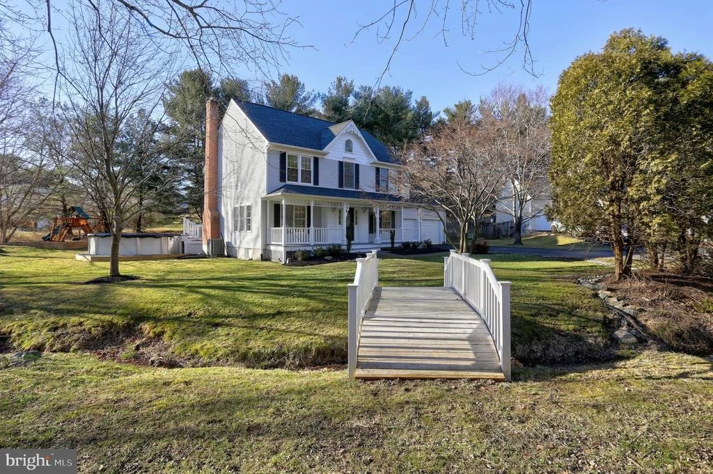 Photo of 8278 LEISHEAR ROAD
