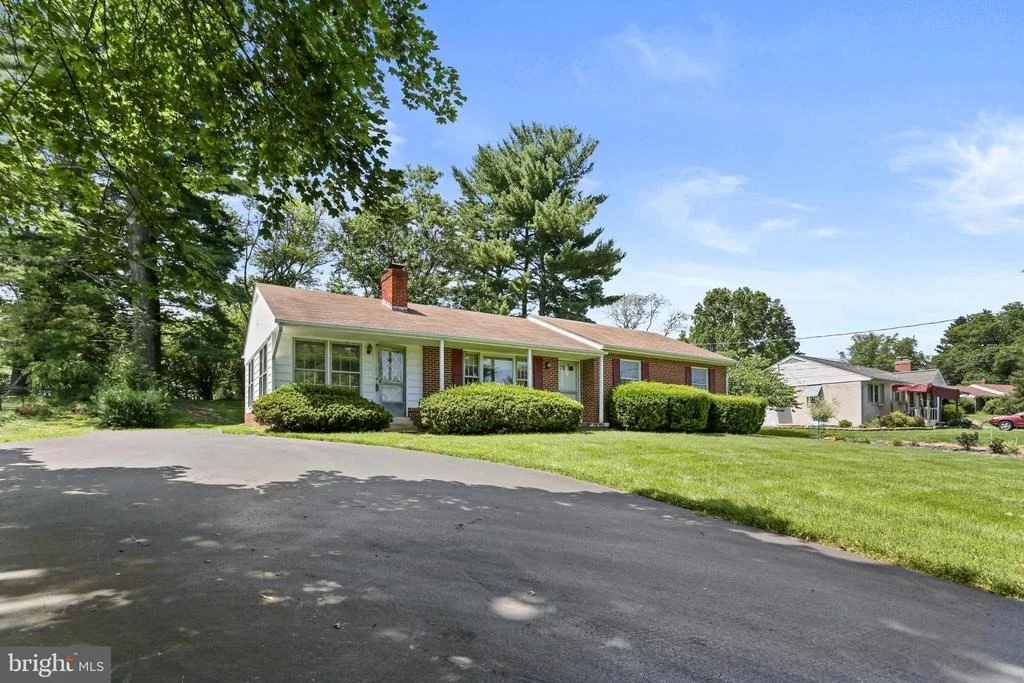 Photo of 24128 DOREEN DRIVE