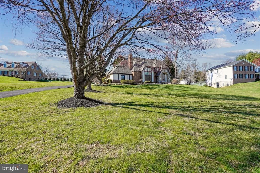 Photo of 18604 WILLOW OAK DRIVE