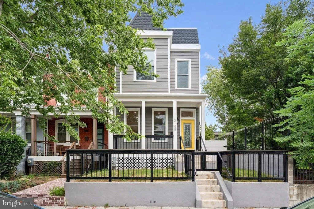 Photo of 2105 4TH STREET NE