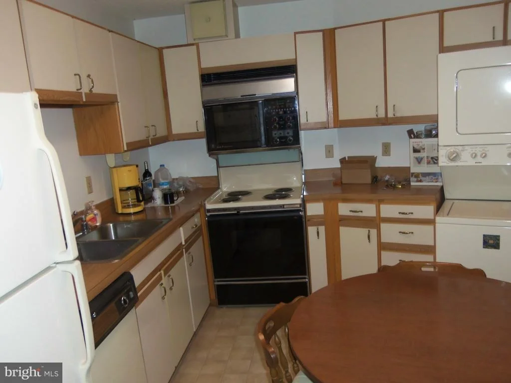 Photo of Unit 2903 at 15107 INTERLACHEN DRIVE