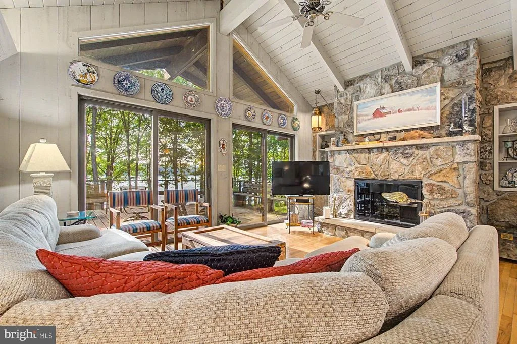 Photo of 1677 SHORELINE DRIVE