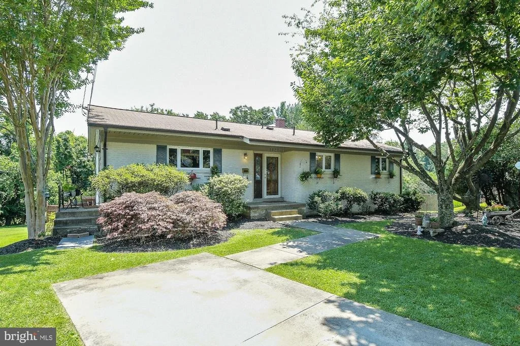 Photo of 1120 DEVERE DRIVE