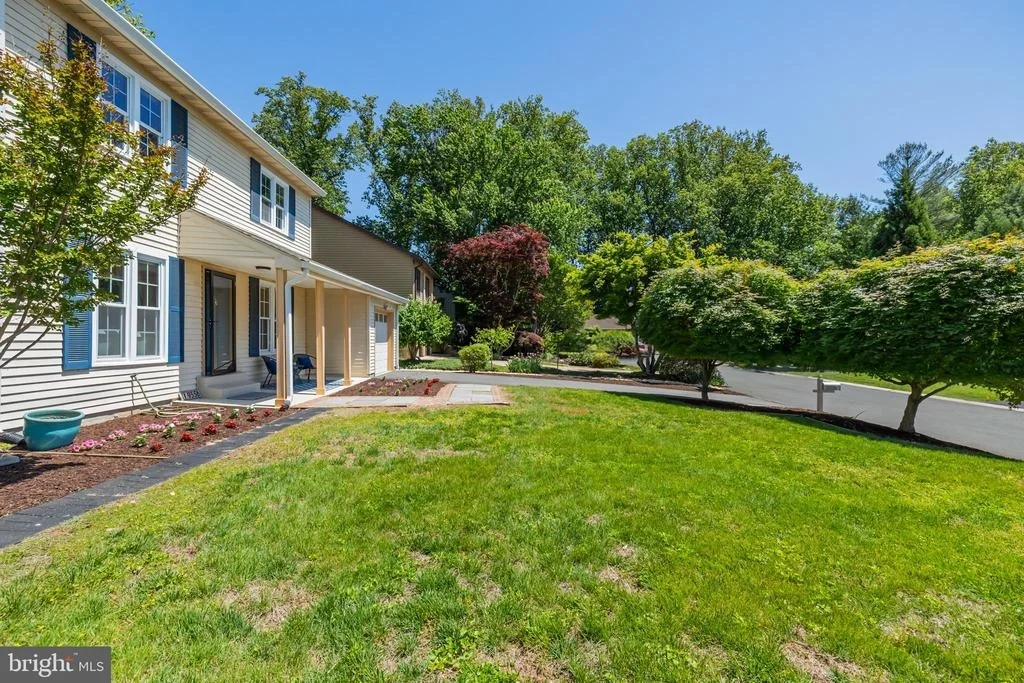 Photo of 9556 PINE BOUGH PLACE