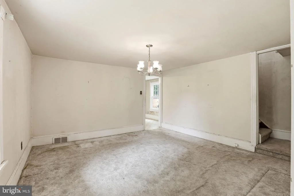 Photo of 523 HAY ROAD