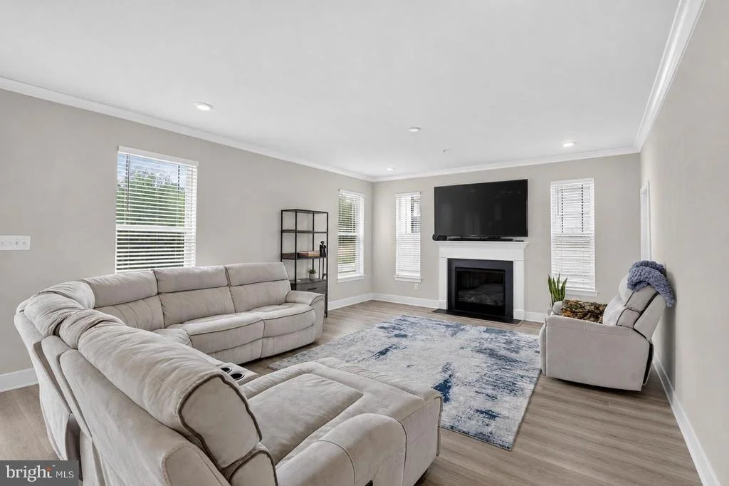 Photo of 4294 SHAKESPEARE CIRCLE