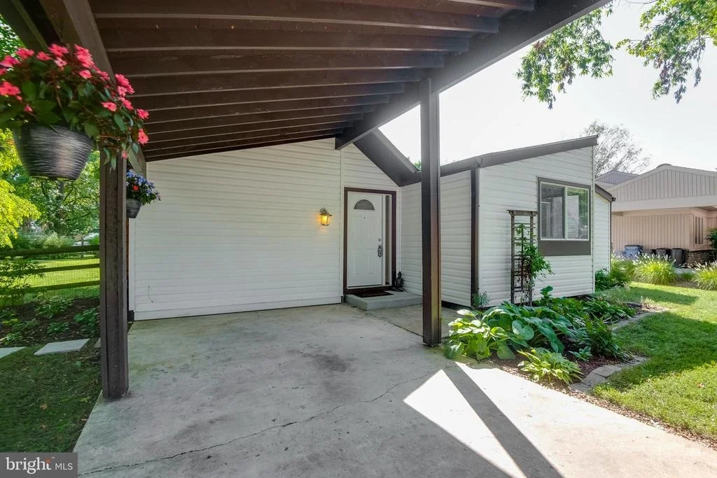 Photo of 9353 TORRENT ROW