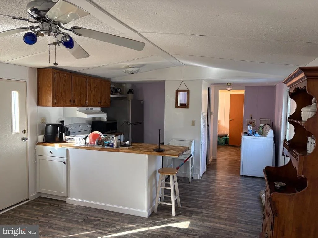 Photo of 1041 GEORGE JAMES LOOP