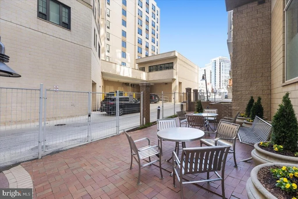 Photo of Unit 907 at 930 WAYNE AVENUE