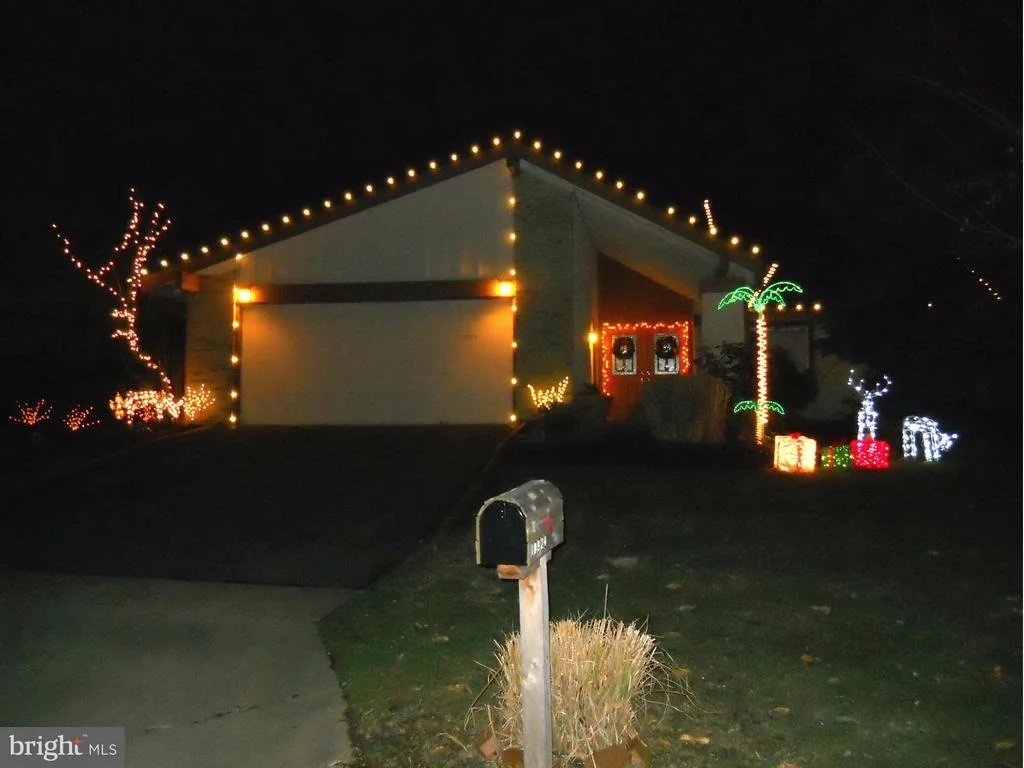 Photo of 18924 LINDENHOUSE ROAD